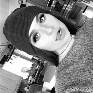 Meet your Posher, Chloe